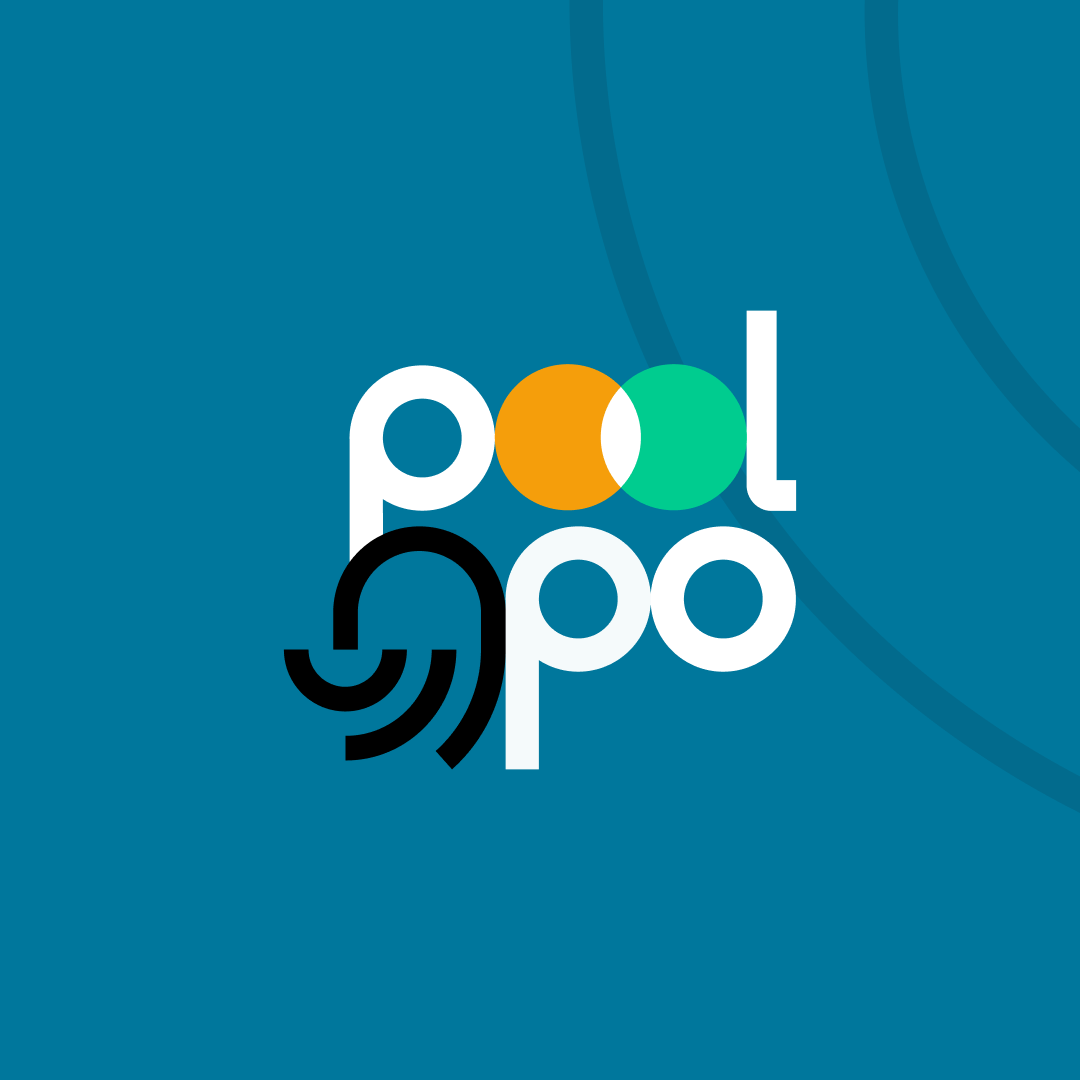 Il logo di Poolpo su fondo azzurro