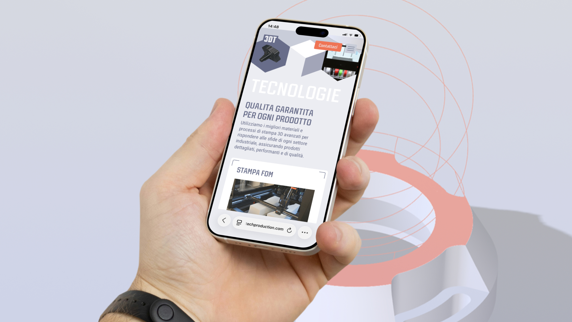 Mano che tiene telefono dove si vede schermata del sito 3DTECH